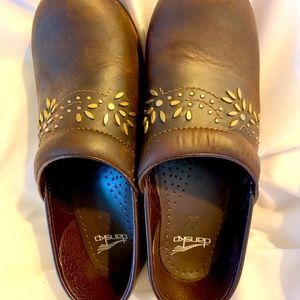 Dansko Dark Mahogany Women’s Clogs Size 39